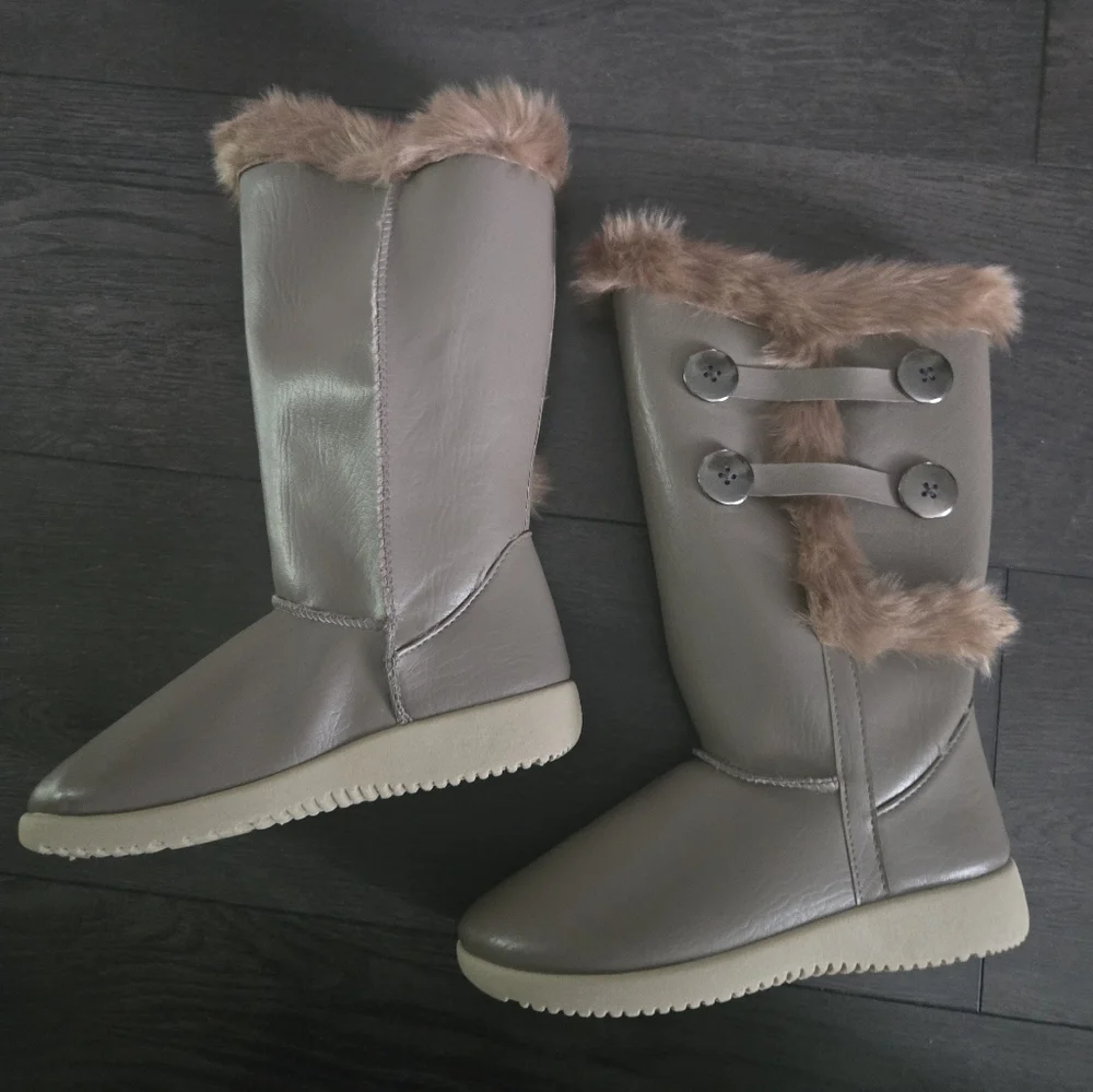 SilverDew Gray Faux Fur Lined Winter Boots Triple Button Cozy Women's Size 6